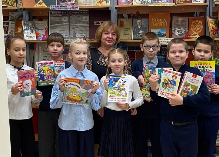 В Мглинской школе №1 прошла акция «Подари книгу школьной библиотеке»