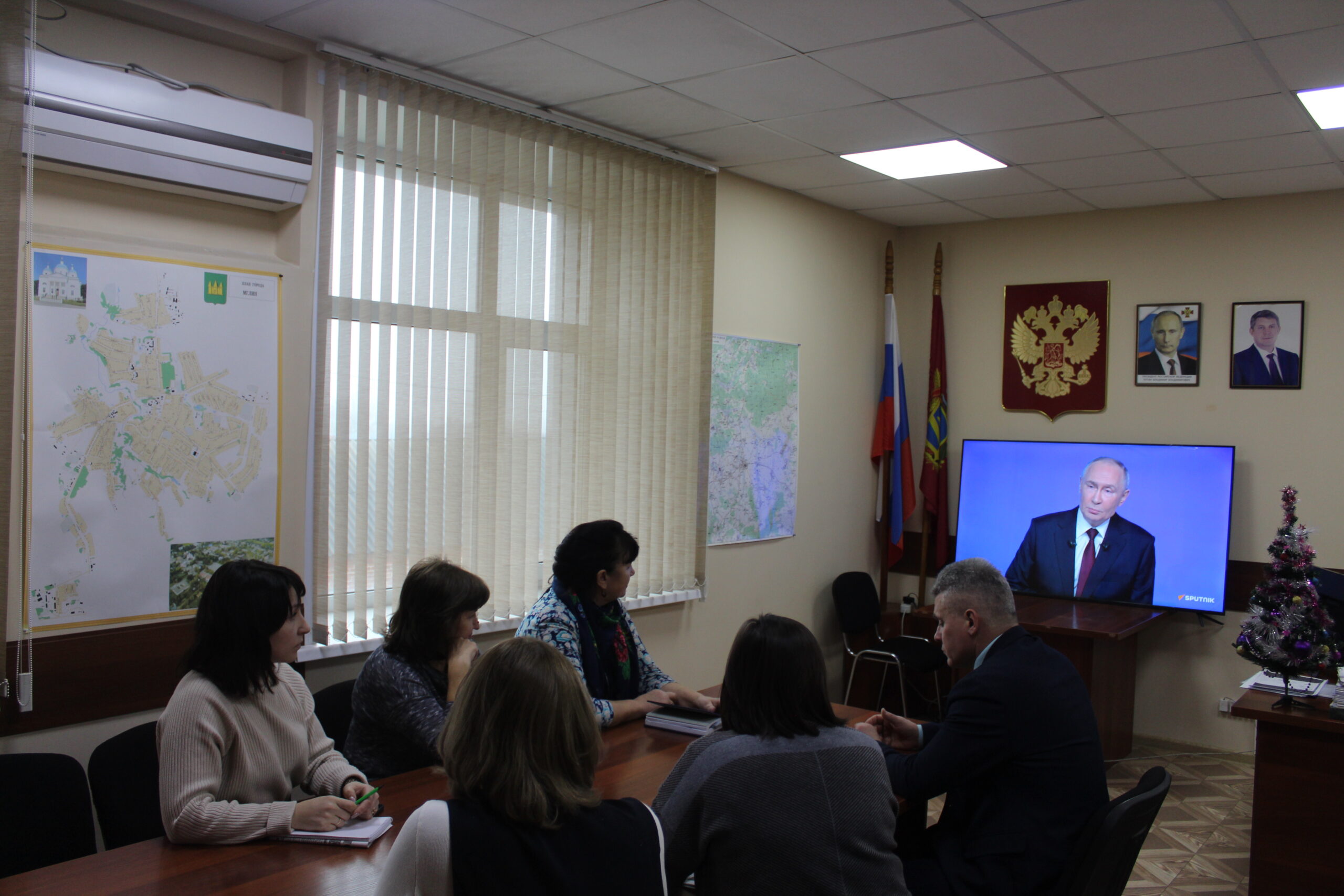 Мглинский район присоединился к просмотру прямой линии с главой государства Владимиром Путиным