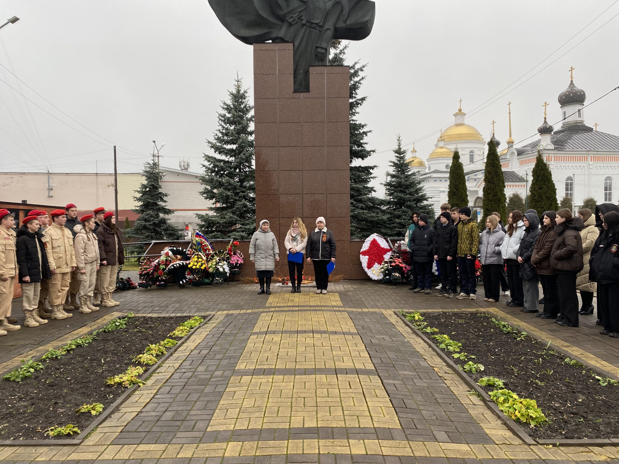 «Хранят сердца их вечный подвиг»: в Мглине прошел автопробег