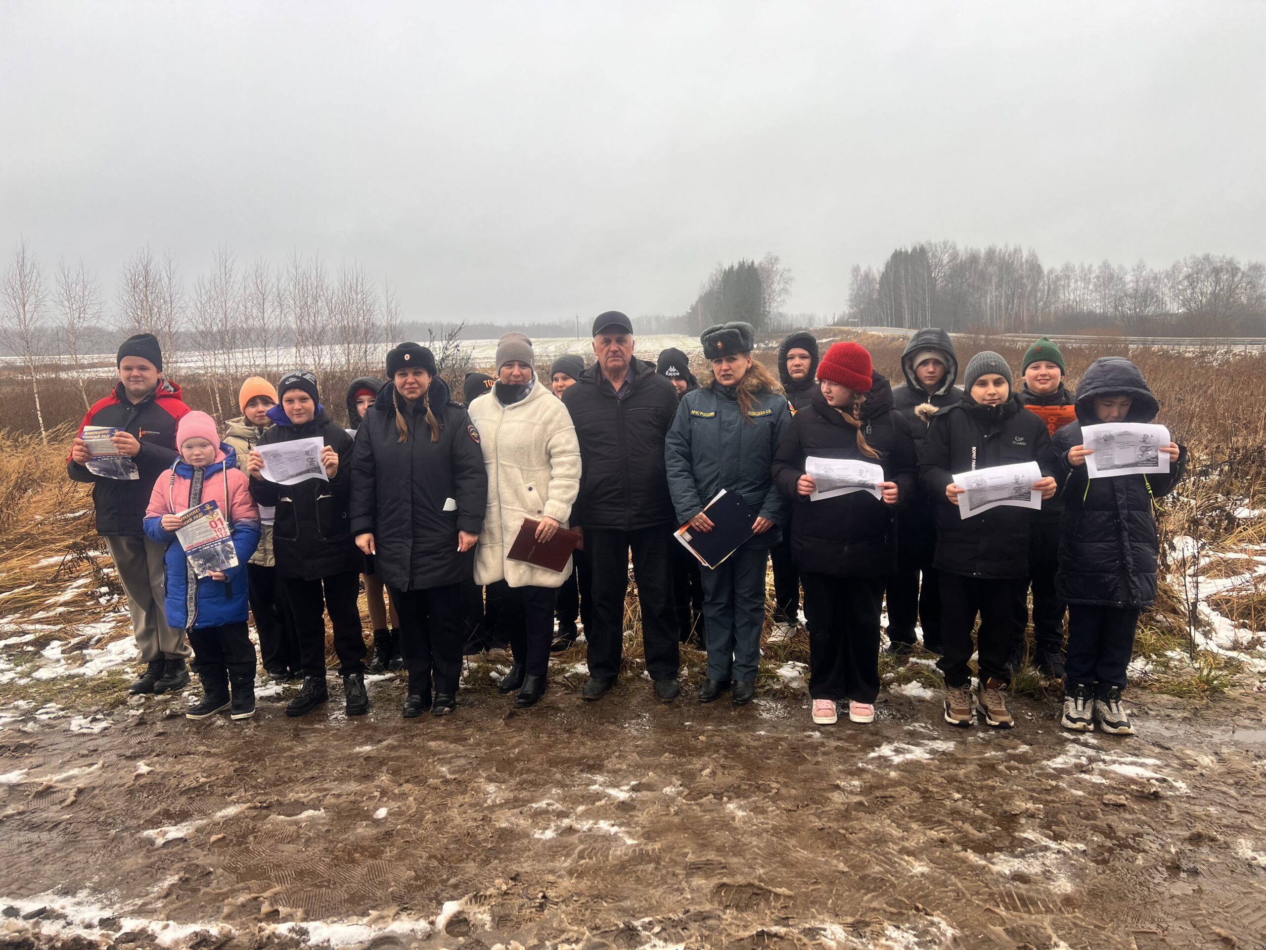 Для мглинских школьников провели урок в рамках месячника «Тонкий лед»