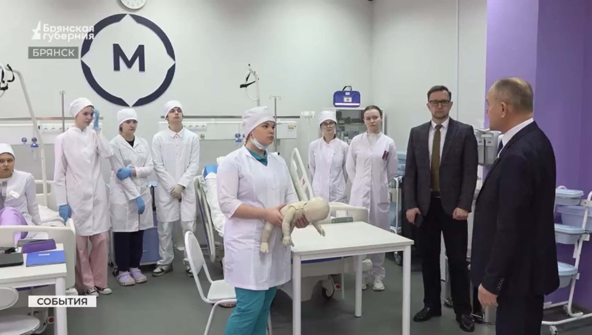 Депутат Николай Щеглов посетил Брянский базовый медицинский колледж