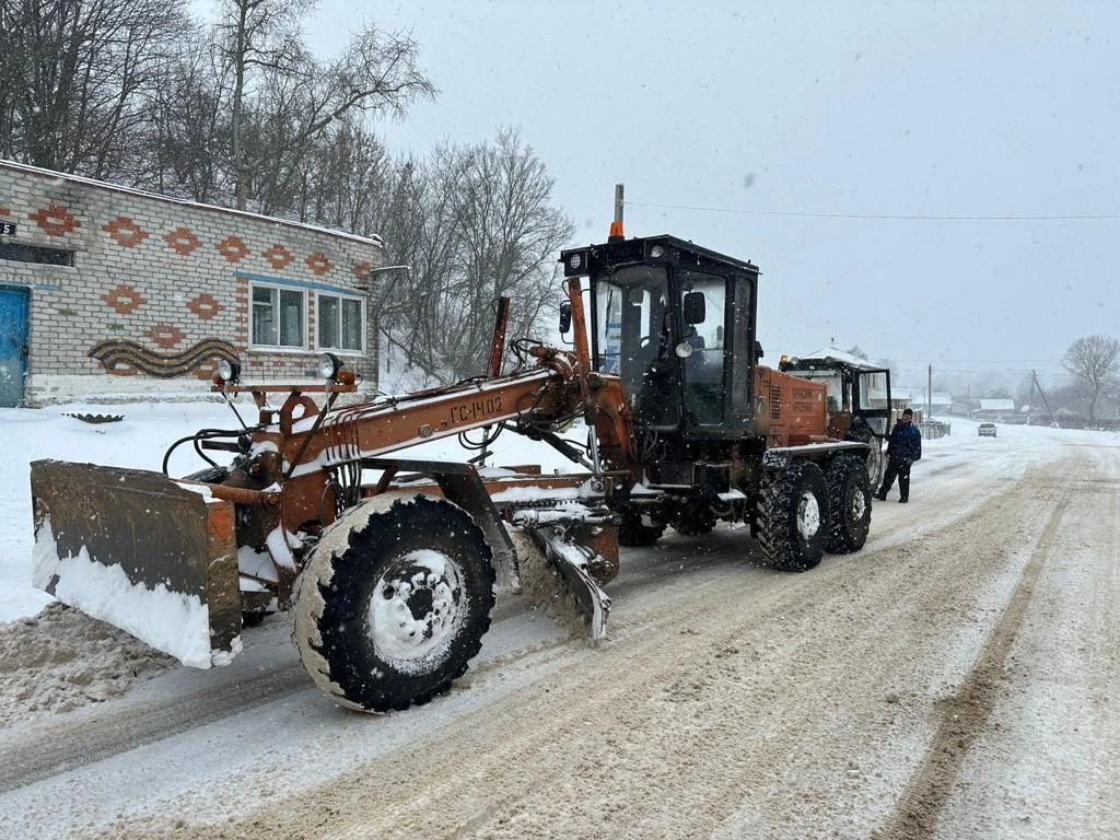 В Мглинском районе в уборке снега задействованы все ресурсы
