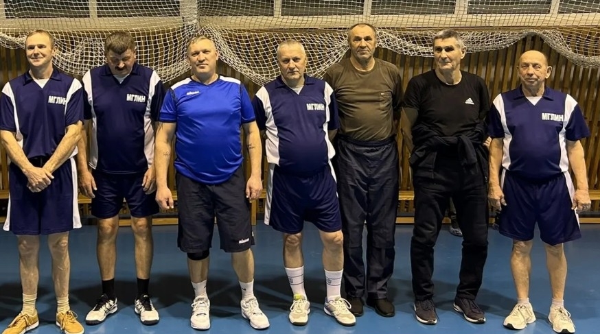 Команда мглинских ветеранов — волейболистов заняла третье место в чемпионате области