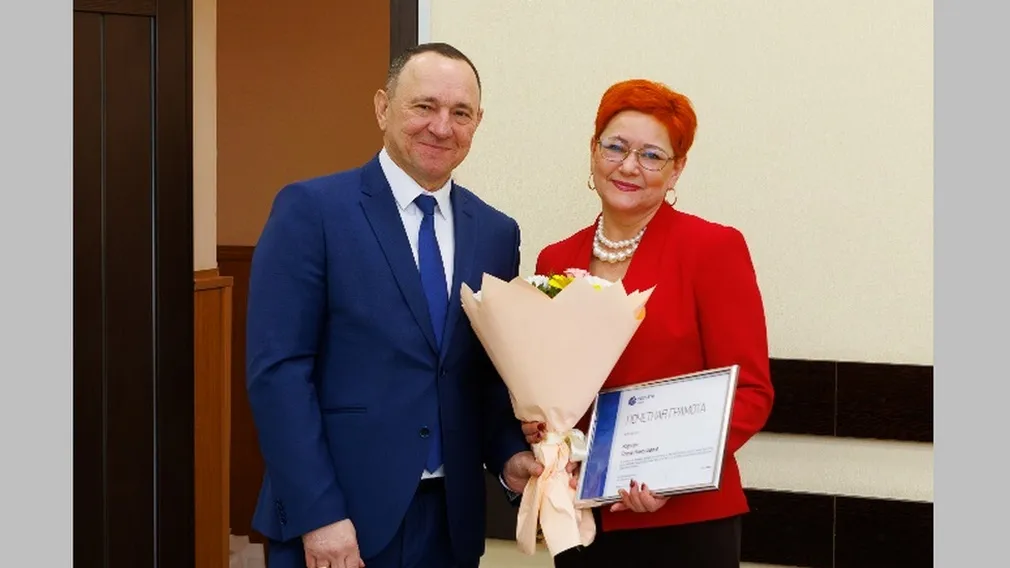 Сотрудники «Брянскэнерго» и «Брянскэлектро» получили награды в День энергетика