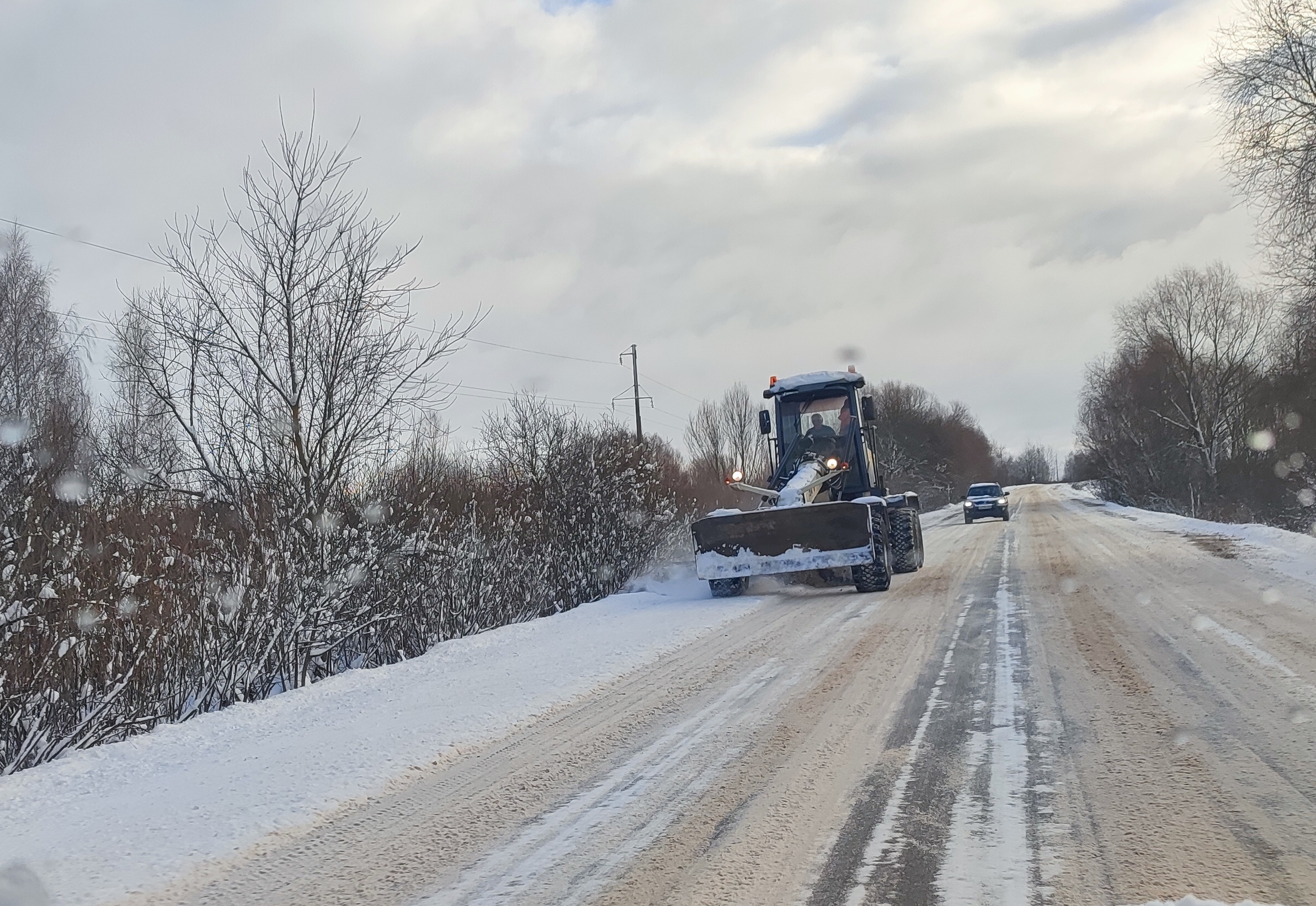 В Мглине ведутся работы по уборке снега