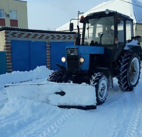 В Мглине устраняют последствия снегопада