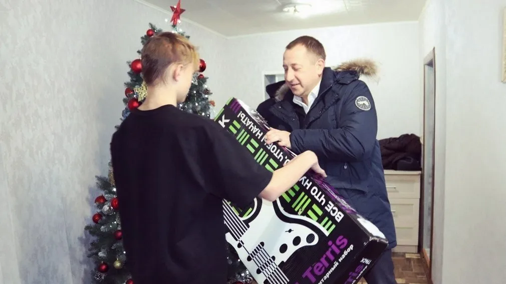 Главы Брянского района исполнили новогодние детские мечты