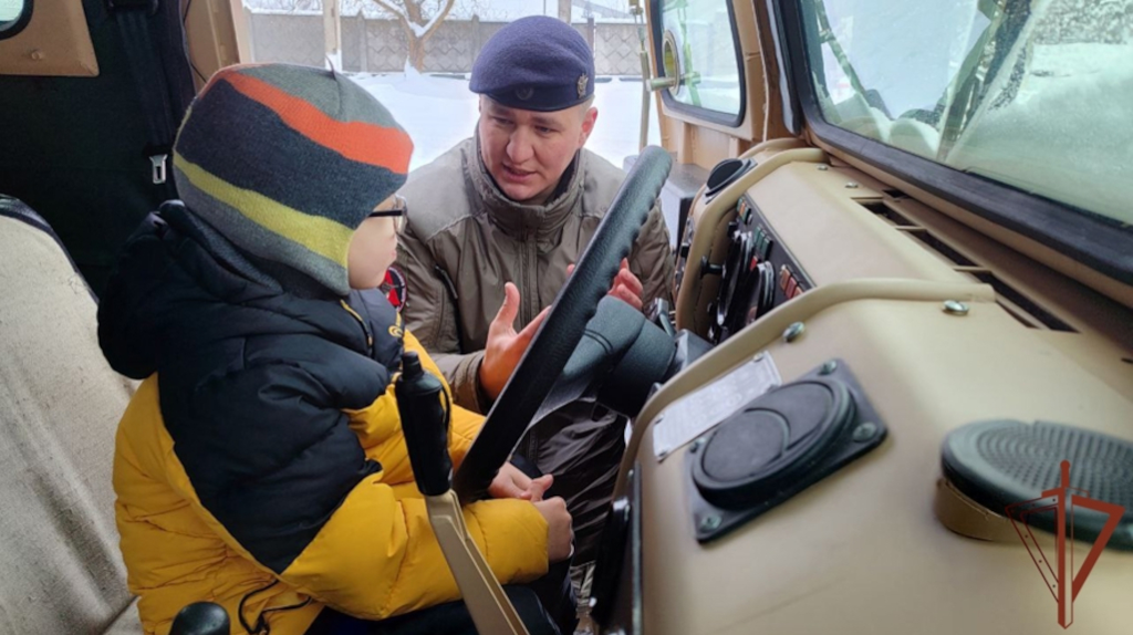 Бойцы спецназа исполнили новогоднюю мечту юного брянца