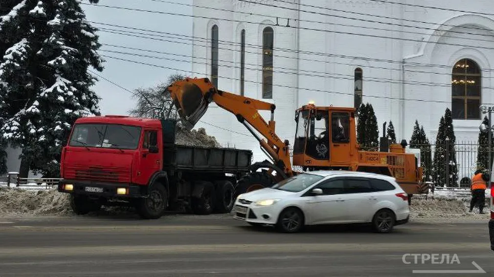 В Брянске за сутки вывезли 800 тонн снега после метели