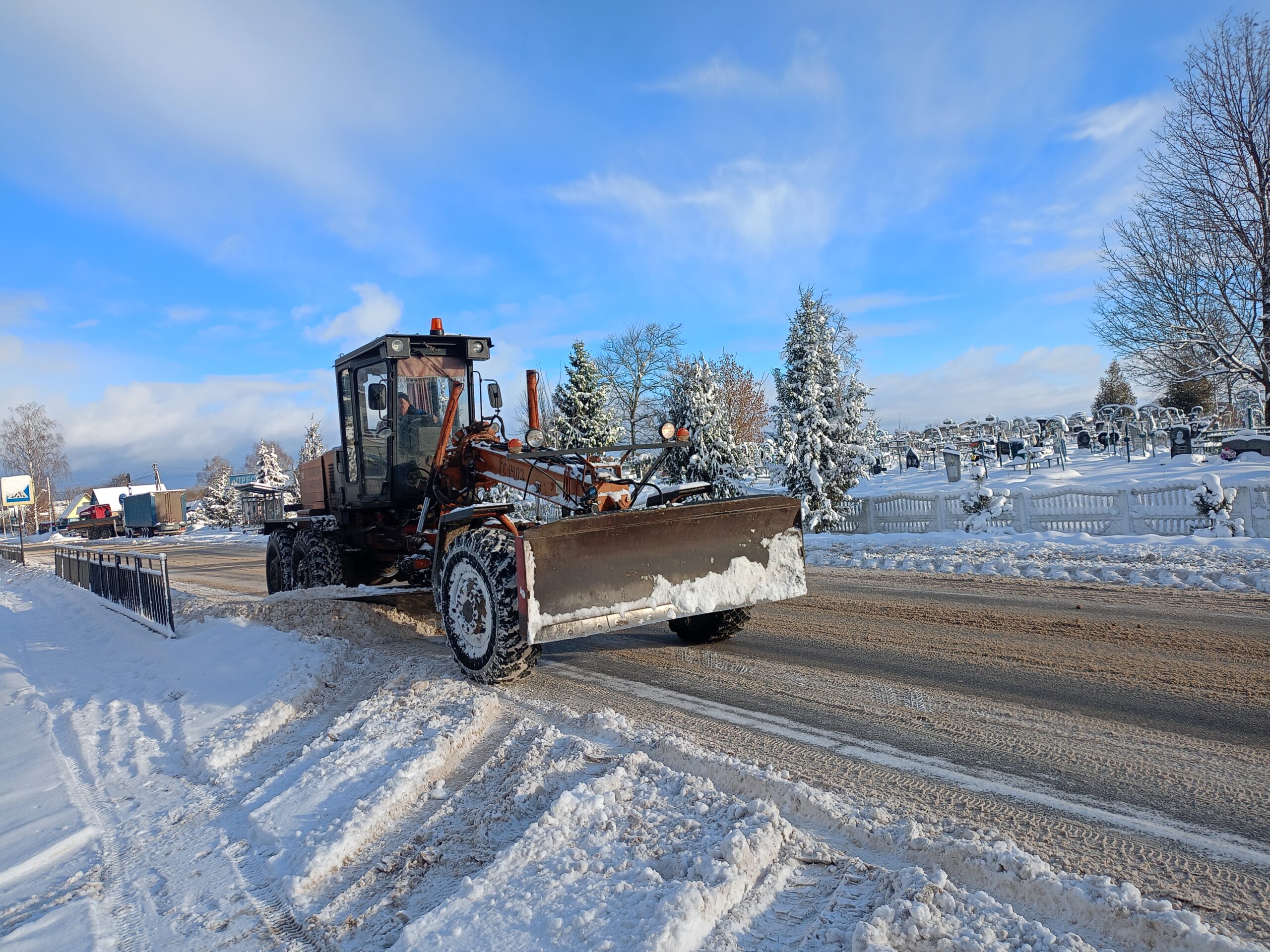 В Мглинском районе ведется уборка снега