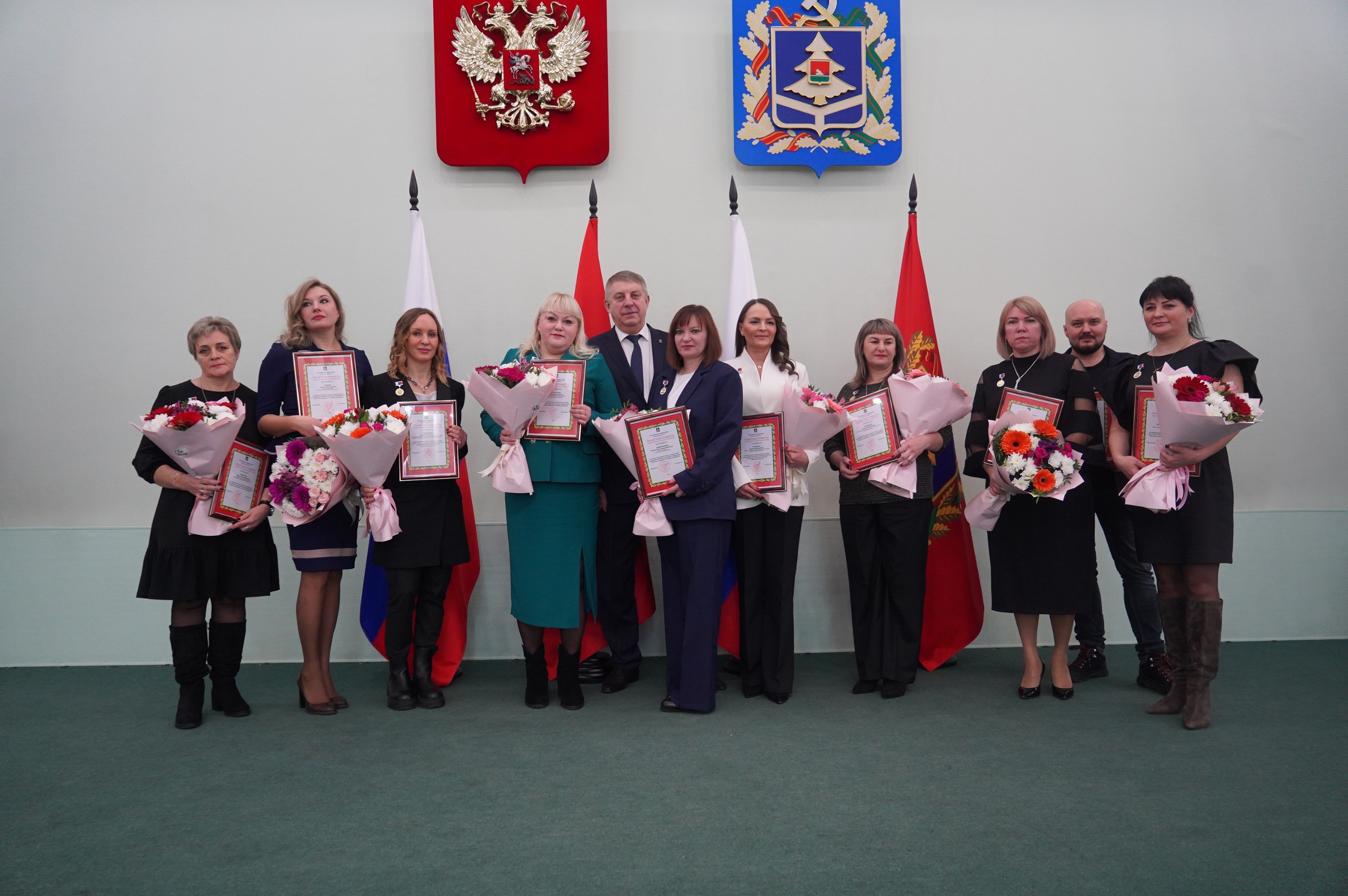 Губернатор Богомаз поздравил брянских журналистов с Днём печати