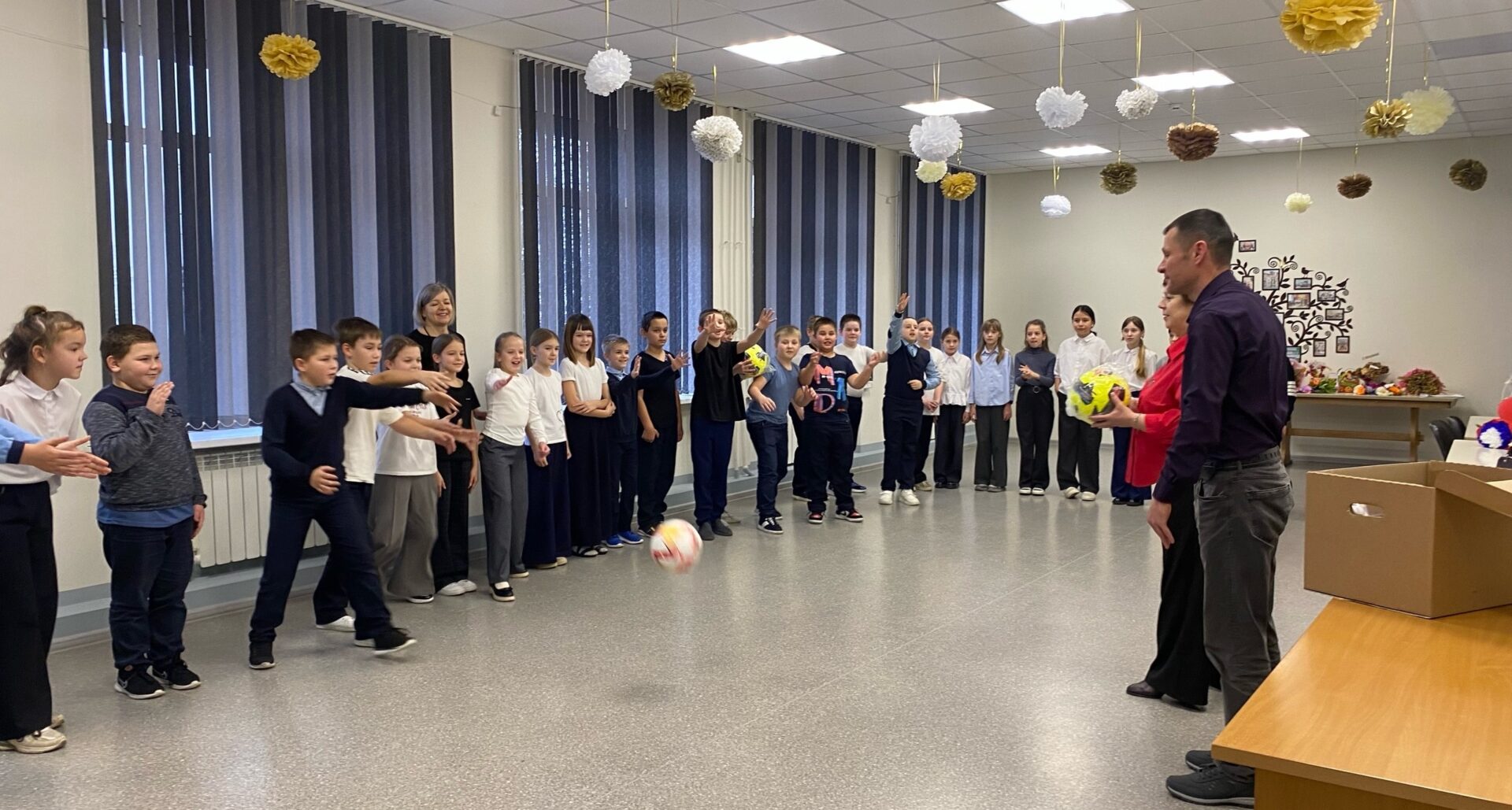 Красногорская школа №1 получила новый спортивный инвентарь