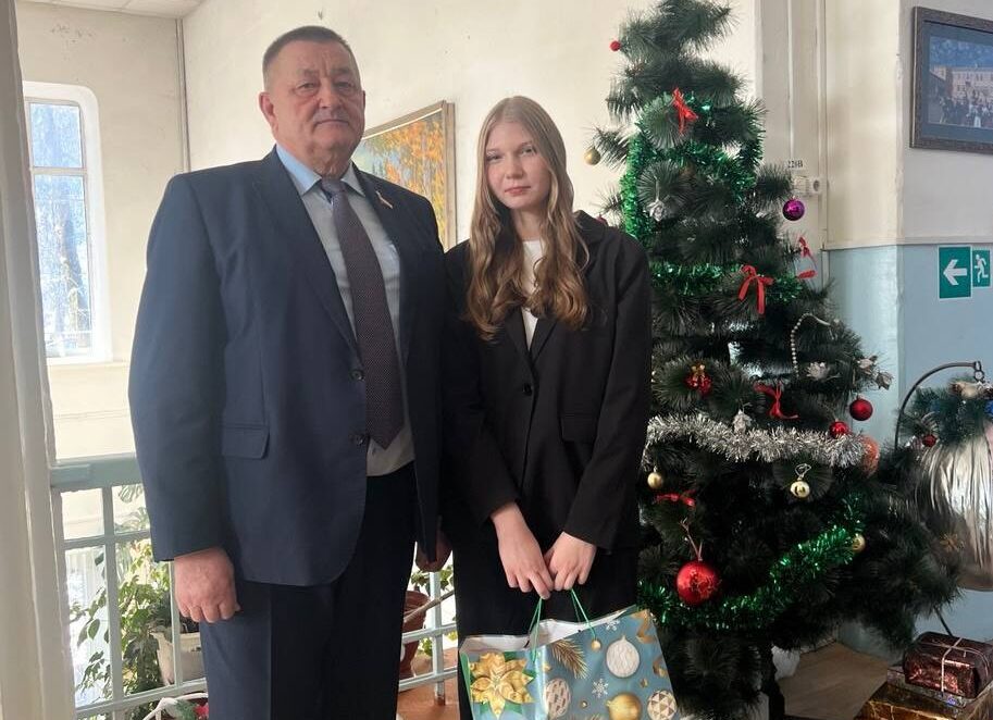 Депутат Брянской областной Думы Александр Резунов принял участие в акции «Ёлка желаний»