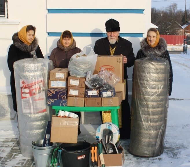 Прихожане Успенского храма г. Мглина передали гуманитарную помощь для участников спецоперации