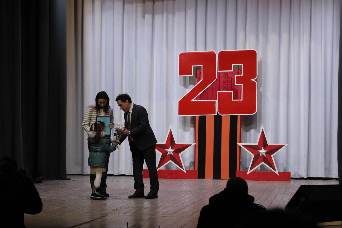 В Климовском районе три молодые семьи получили жилищные сертификаты