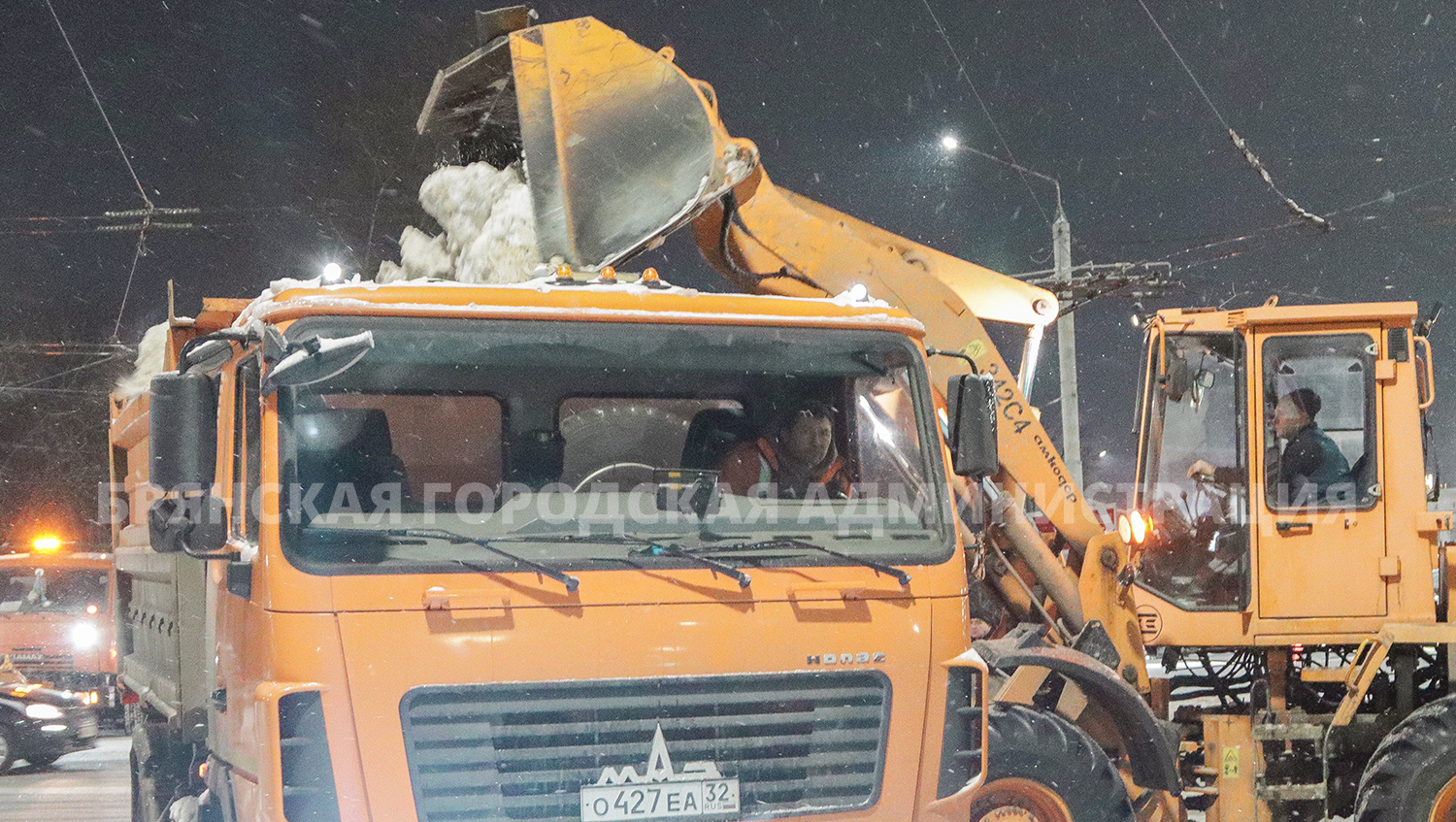 С улиц Брянска за ночь вывезли более 3300 тонн снега