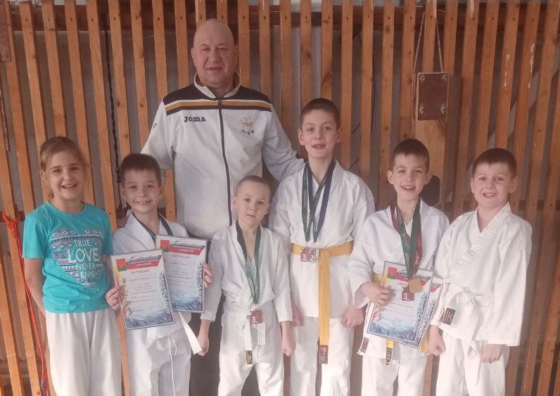 На турнире в Брянске успешно выступили мглинские каратисты