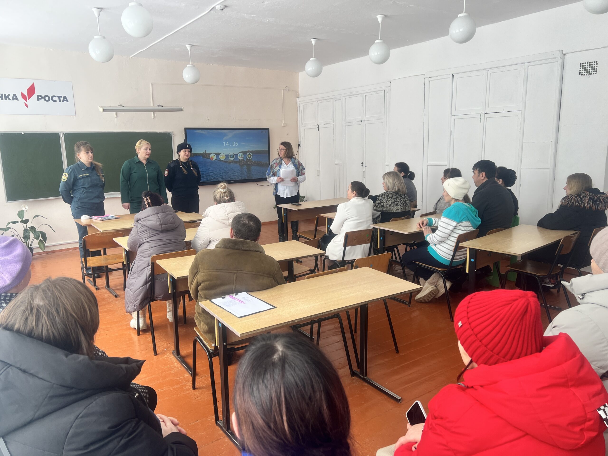 Сотрудники МЧС России приняли участие в родительском собрании в Ветлевской школе