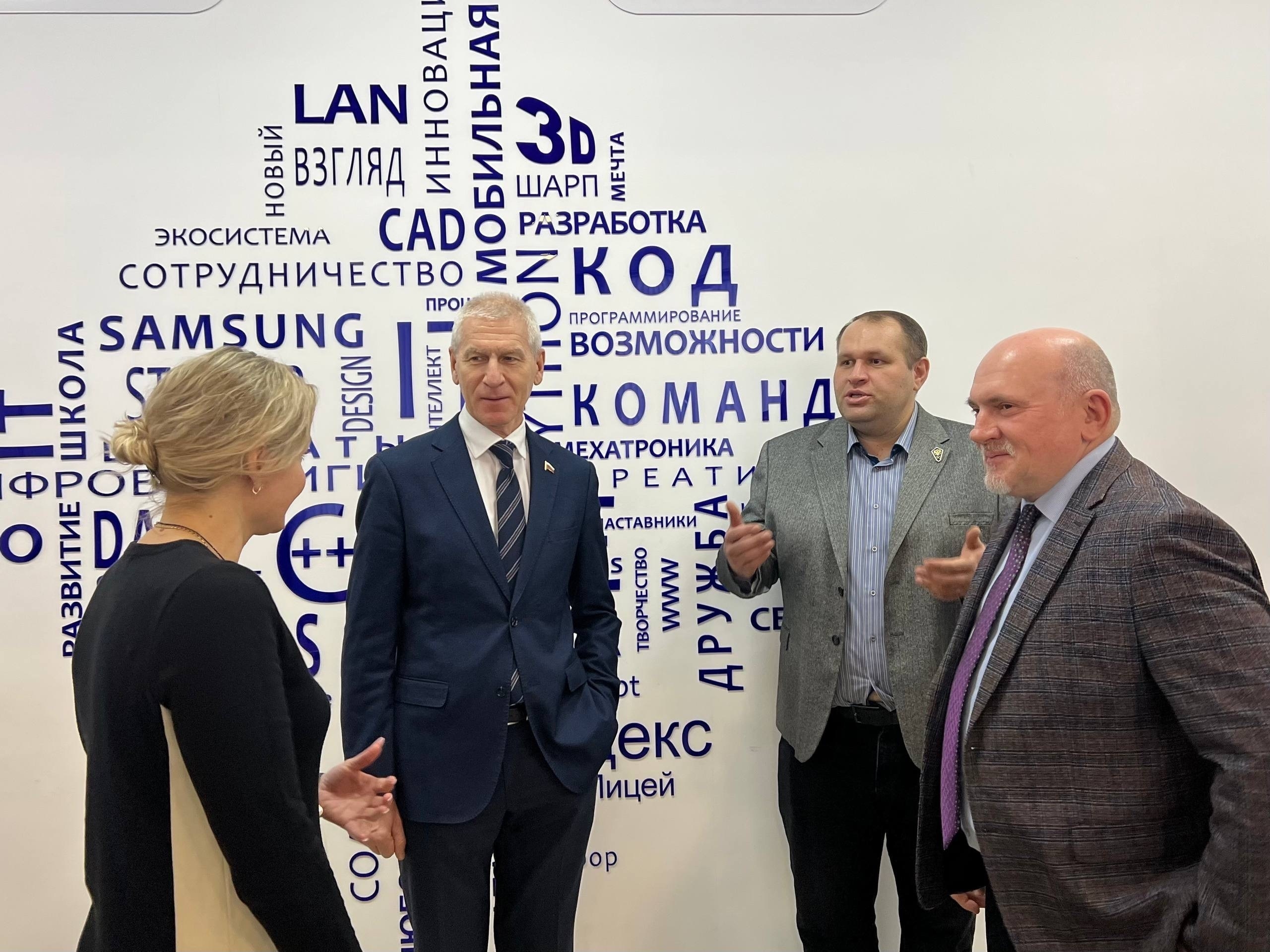 Олег Матыцин посетил «АЙТИ-куб» в Дятьково