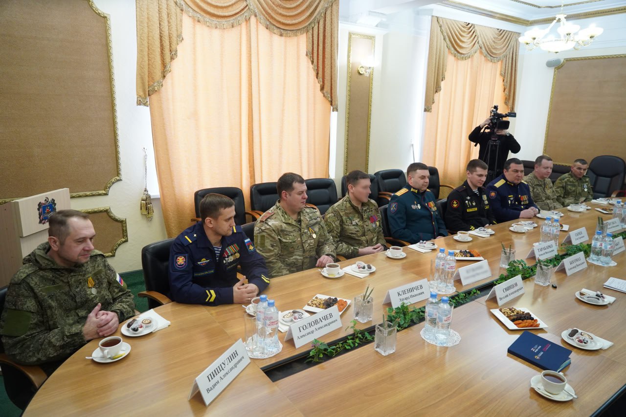 Александр Богомаз встретился с участниками программы «Брянские герои» в преддверии 23 Февраля