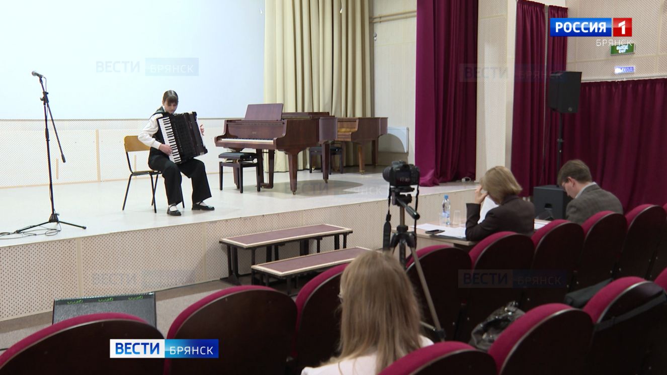 В Брянске назвали лучших юных исполнителей на народных инструментах