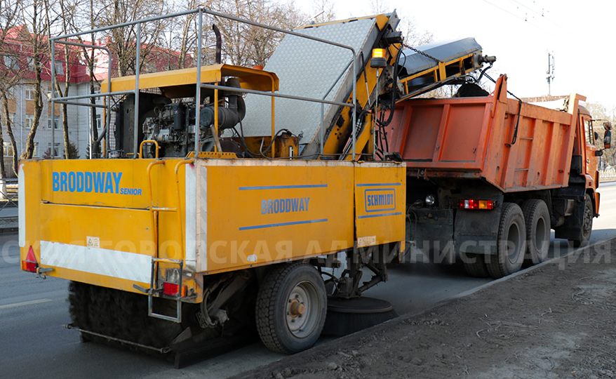 В Брянске дорожники выводят на улицы «Бродвеи» для уборки песка