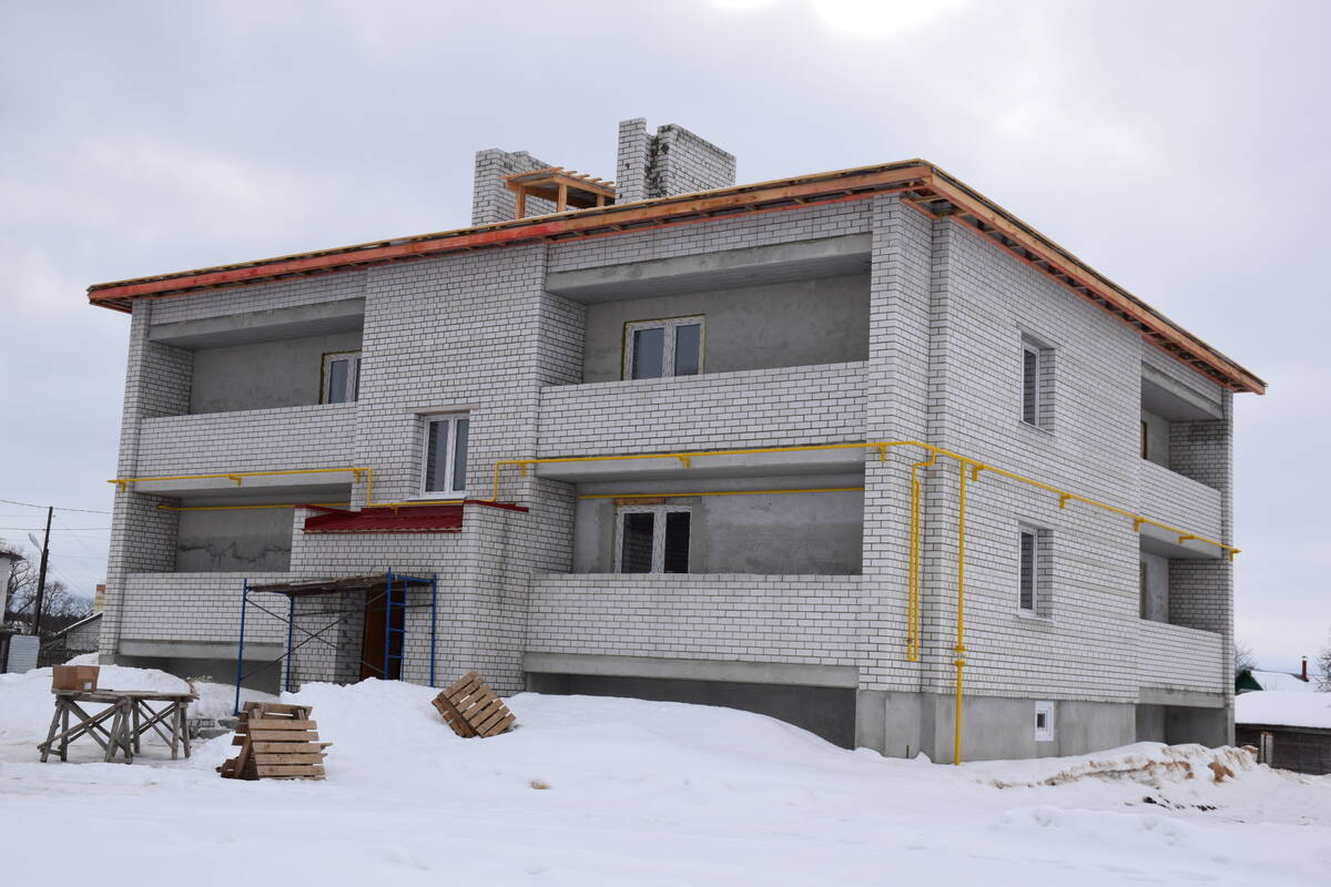 14 детей-сирот получили ключи от новых квартир в Климовском районе