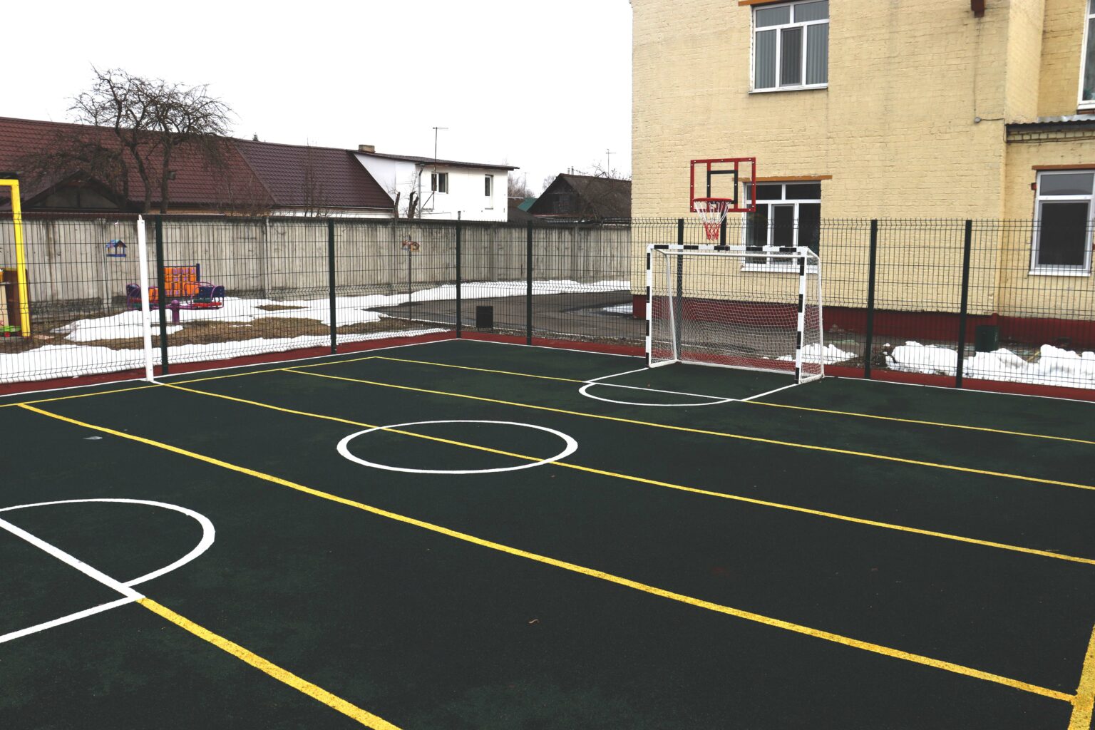 Брянские школы и детсады получили современные спортплощадки по инициативным проектам