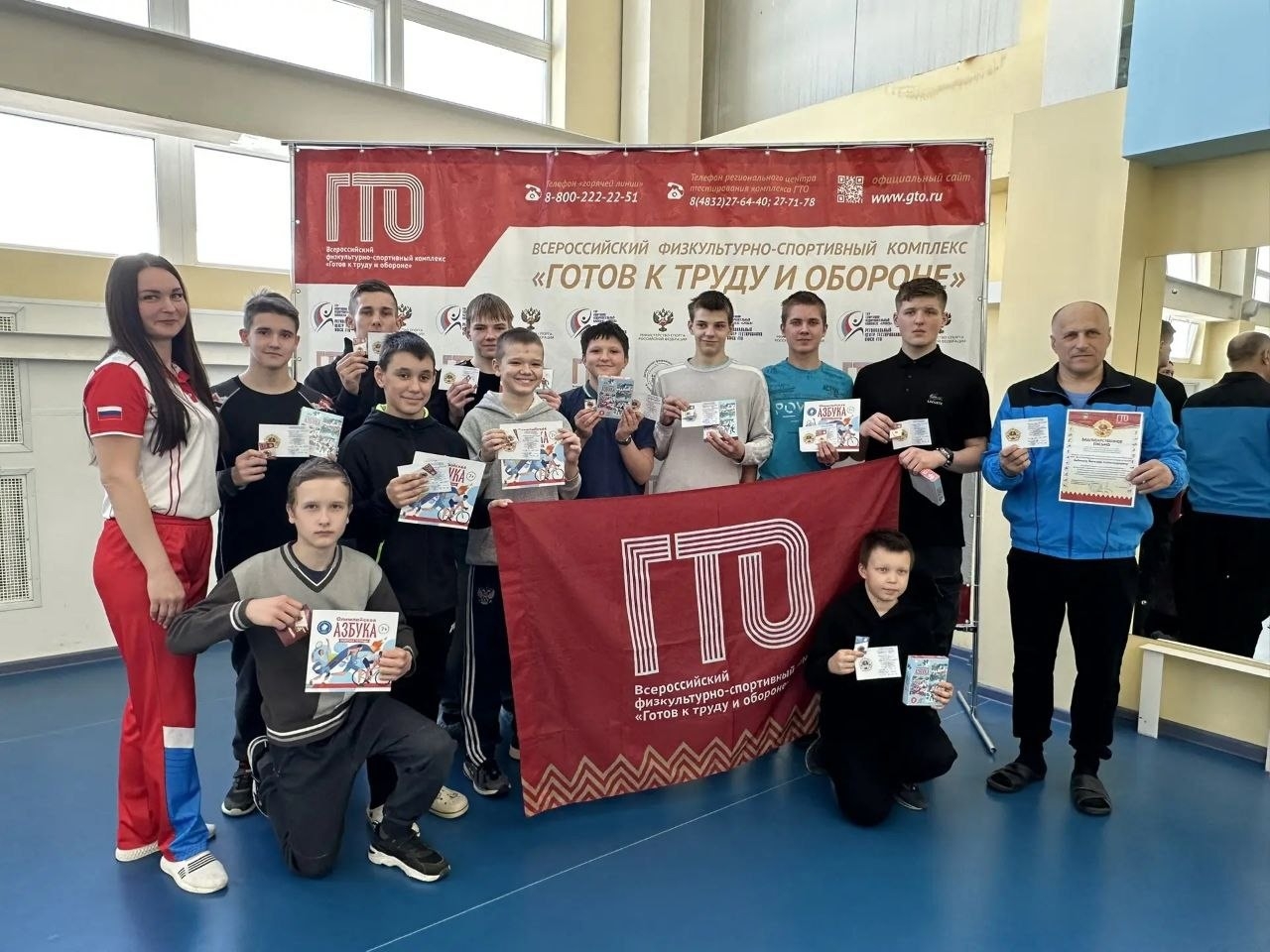 В Брянске спортсменам СШОР по борьбе вручили знаки отличия ГТО