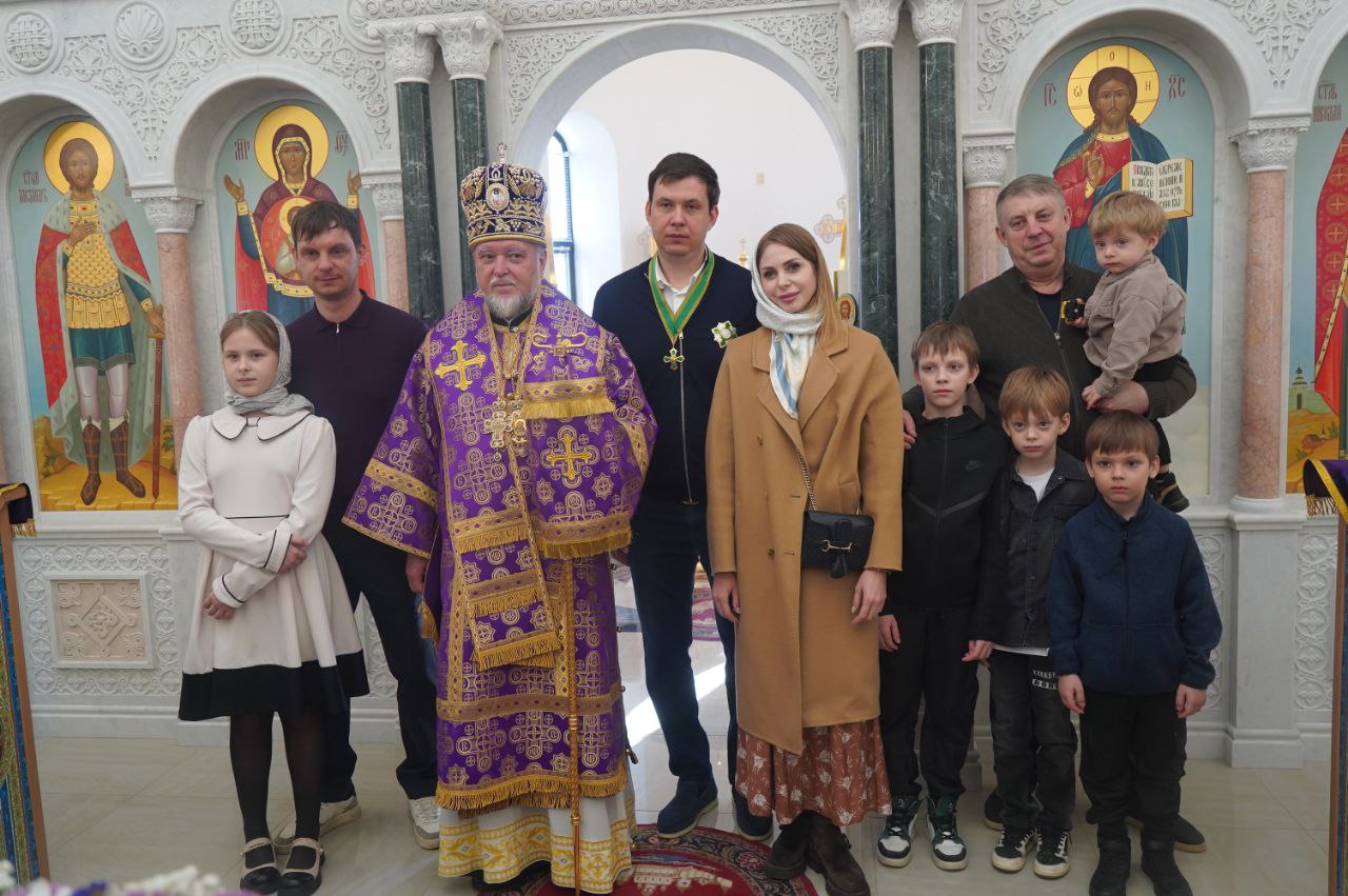 Роман Богомаз получил патриарший орден за строительство храма в Меленске