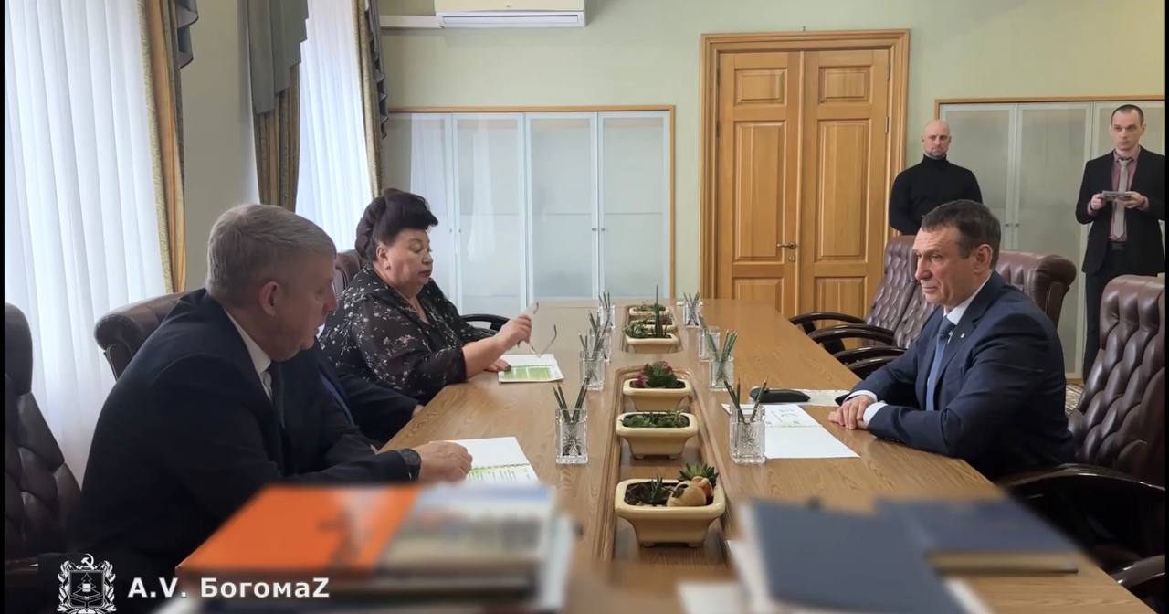 Александр Богомаз и руководство Сбера обсудили поддержку приграничных предприятий