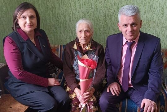 Руководители Мглинского района поздравили с праздником ветерана Великой Отечественной войны