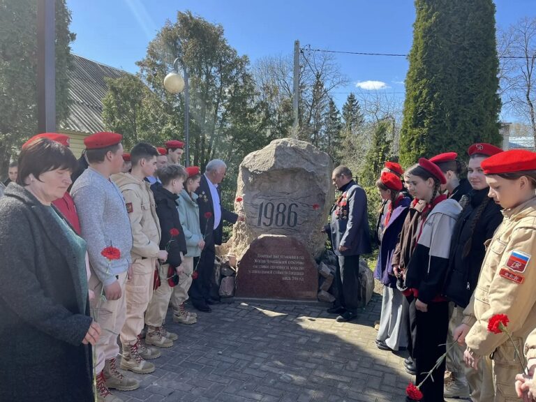 Гордеевские школьники увековечили имена ликвидаторов ЧАЭС