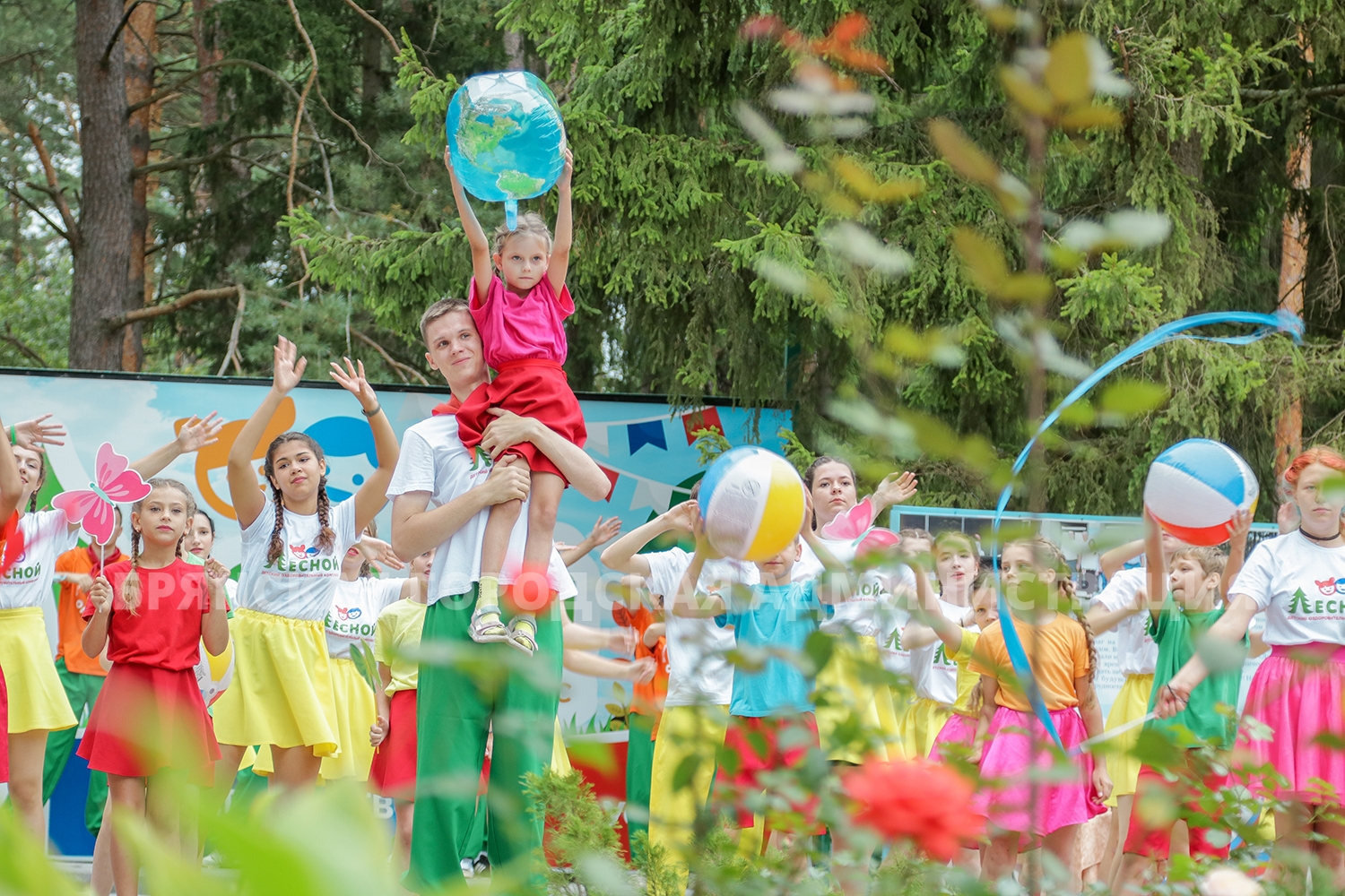 Лето для брянских школьников: путёвки, льготы и новые программы