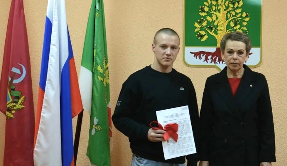 Поддержка детей-сирот: в Гордеевском районе передали ключи от квартиры