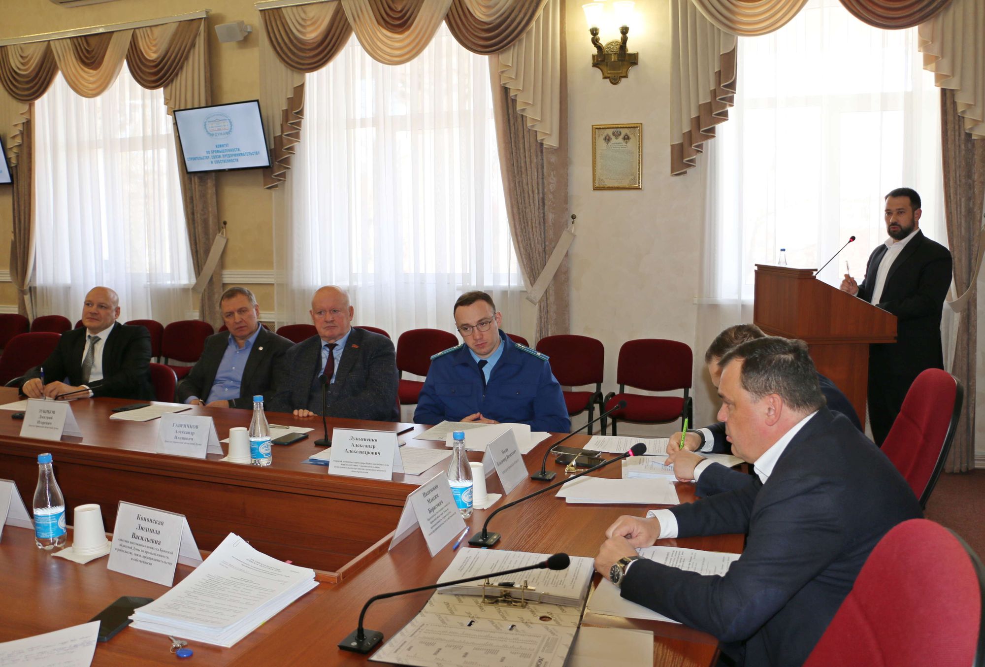 423,9 млн на аэропорт и обновление закона о МСП: решения промышленного комитета