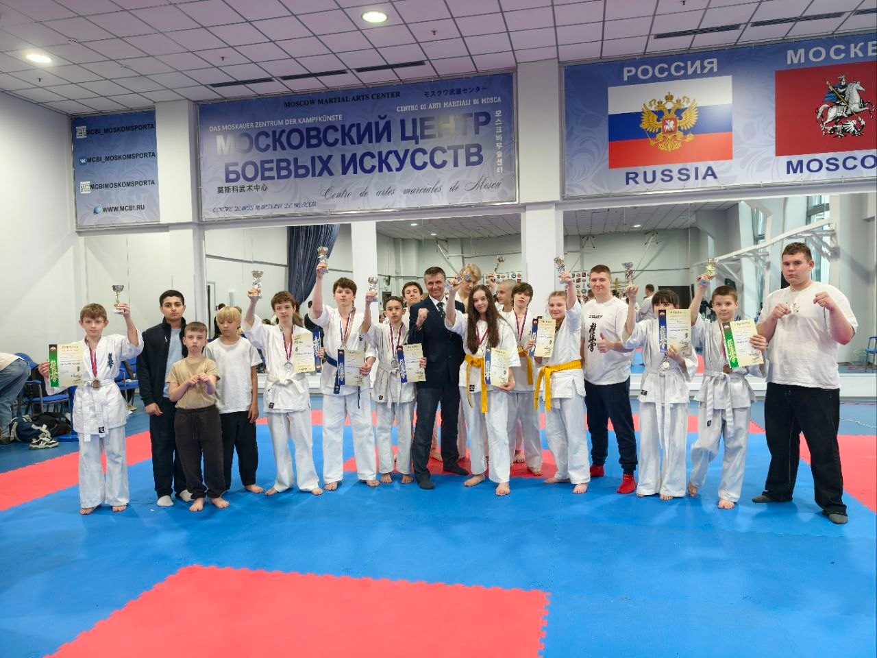 Успех в Москве: каратисты Брянщины завоевали 9 наград на межрегиональных стартах