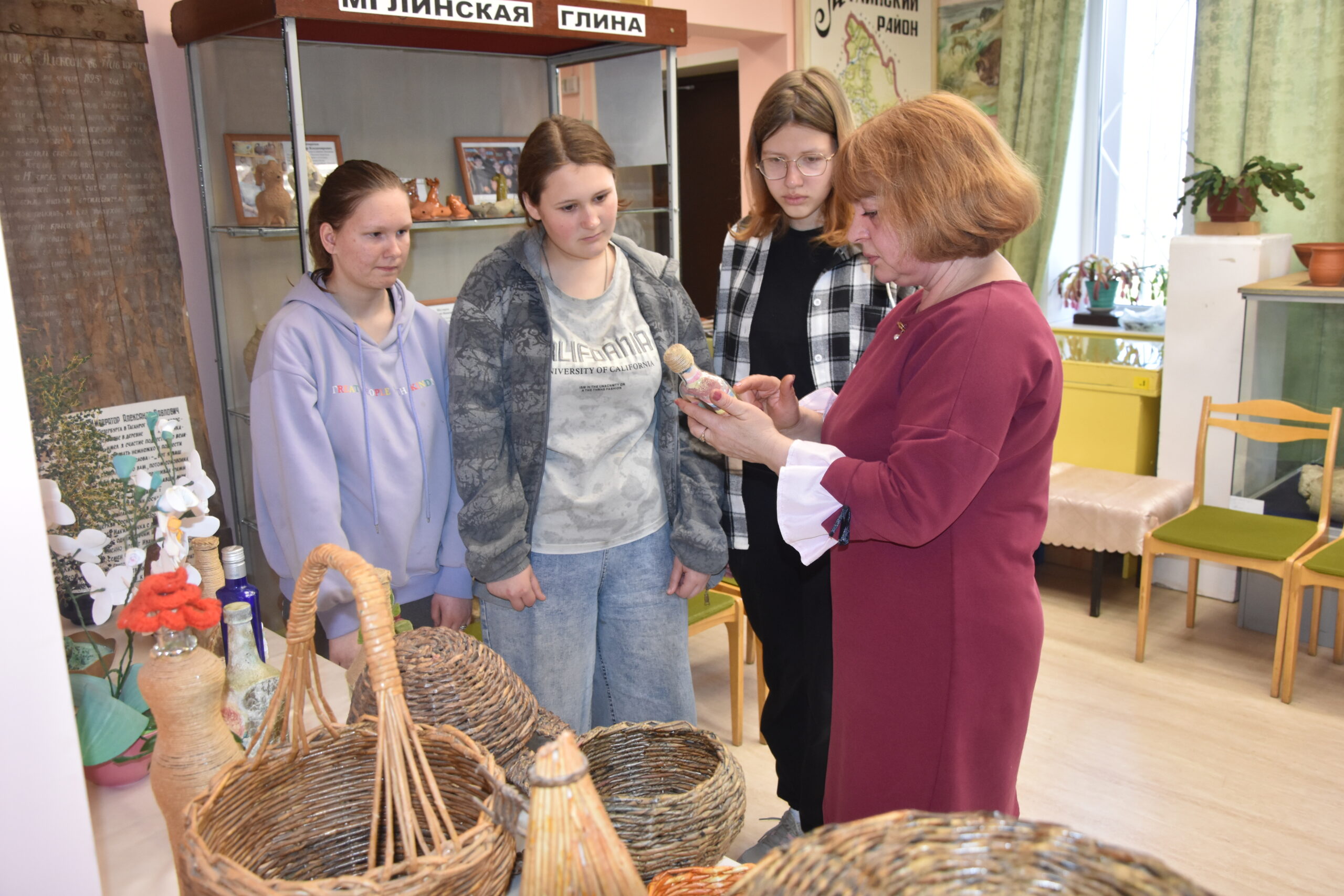 В Мглинском краеведческом музее прошла выставка работ Ларисы Перешивко
