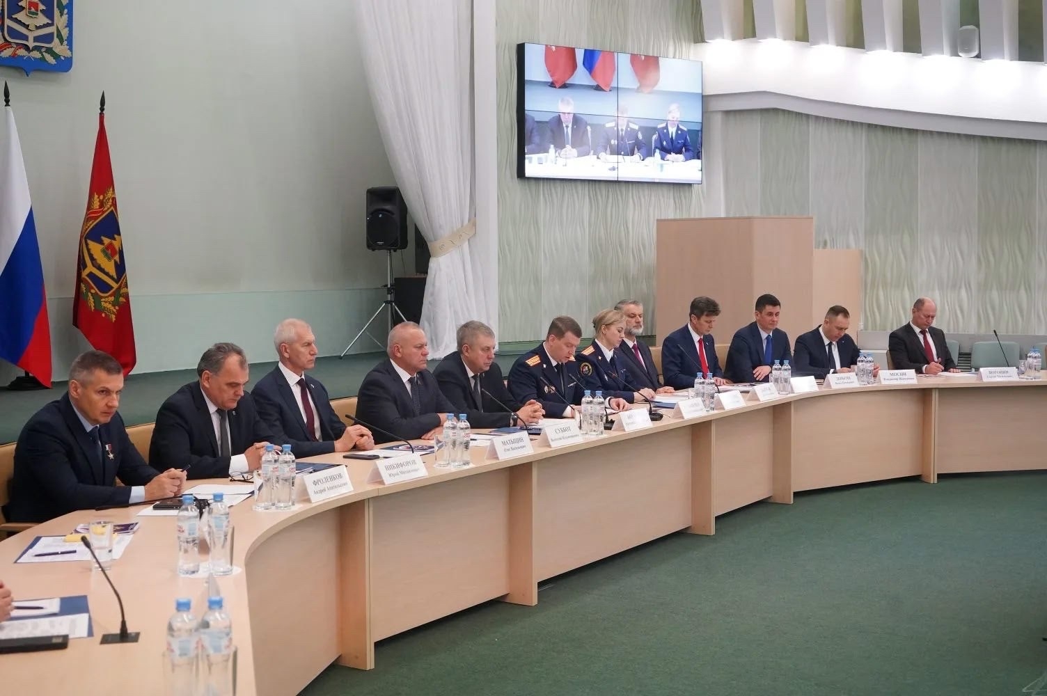 В Брянске обсудили усиление безопасности школ и профилактику правонарушений среди молодежи