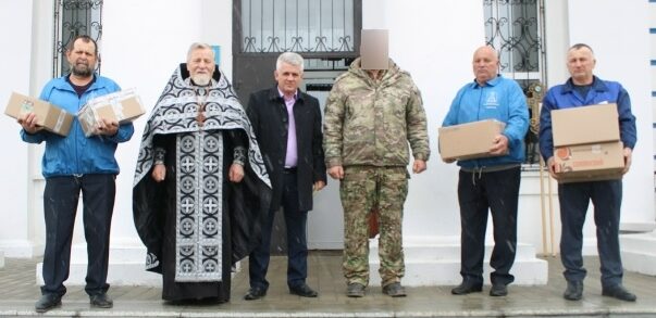 Прихожане Успенского храма г. Мглина передали помощь участникам спецоперации ко Дню Светлой Пасхи