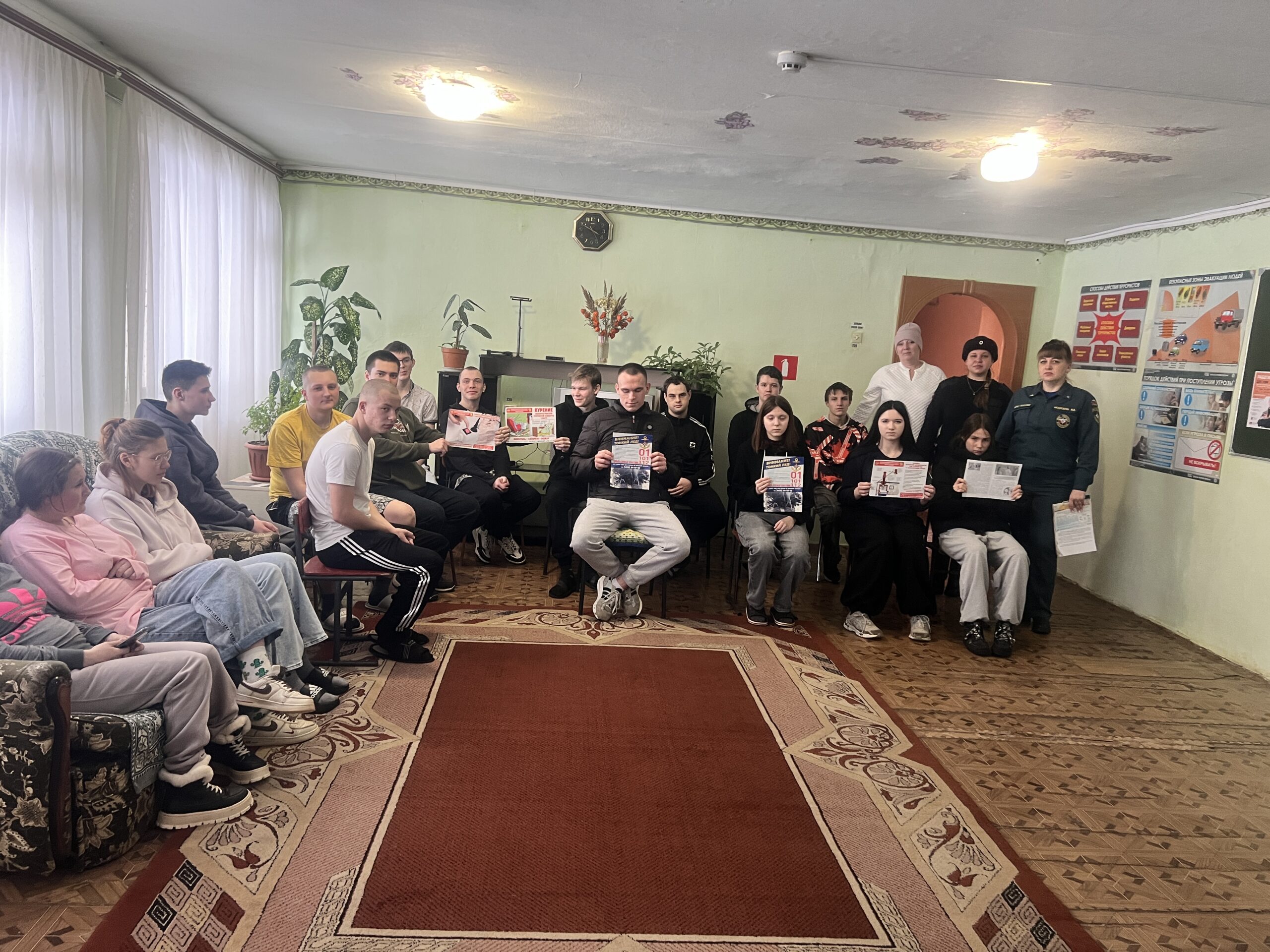 Для мглинских студентов провели урок пожарной безопасности