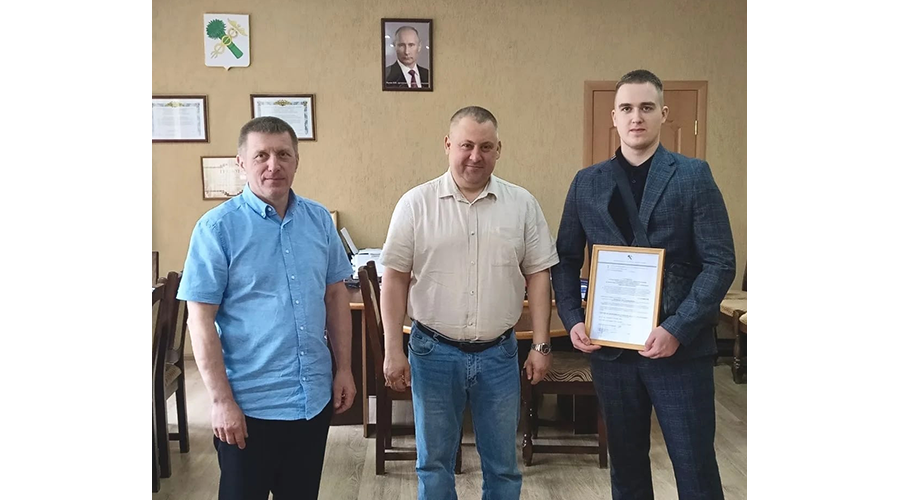 В Новозыбкове сирота получил сертификат на покупку квартиры