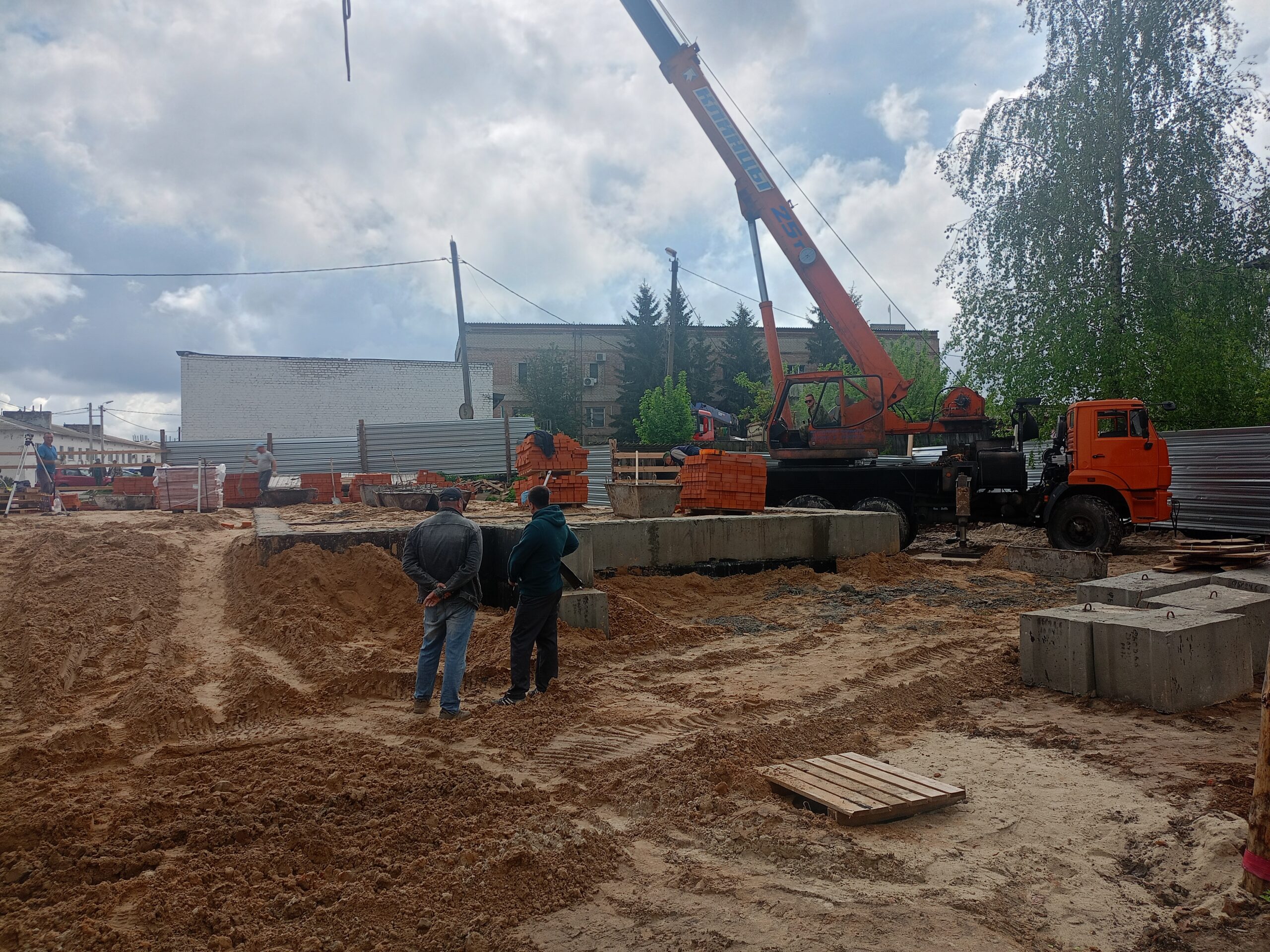 В Мглине продолжается строительство здания мирового судебного участка