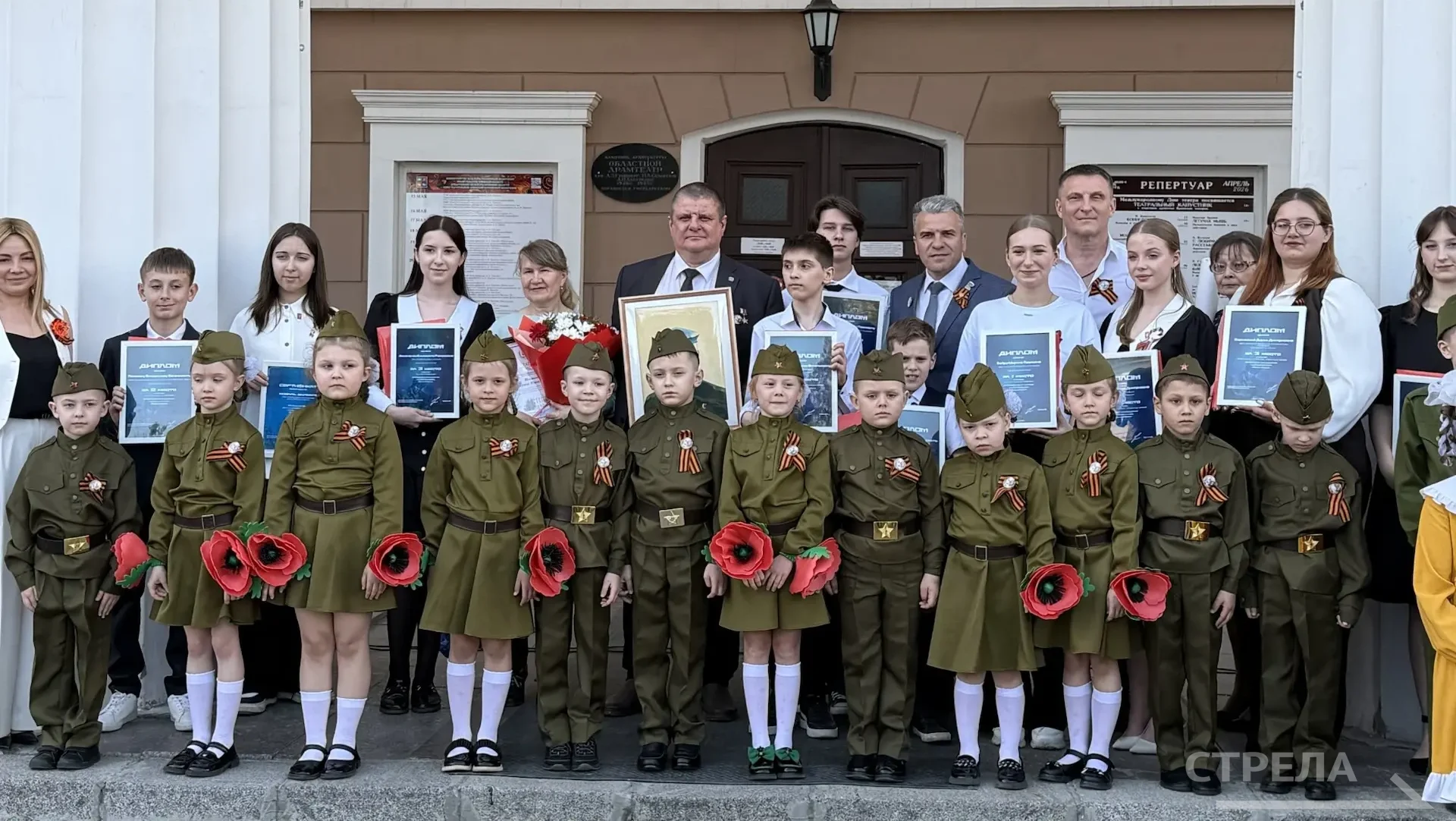 На Театральной площади в Брянске наградили победителей конкурса «Военкор Первых»