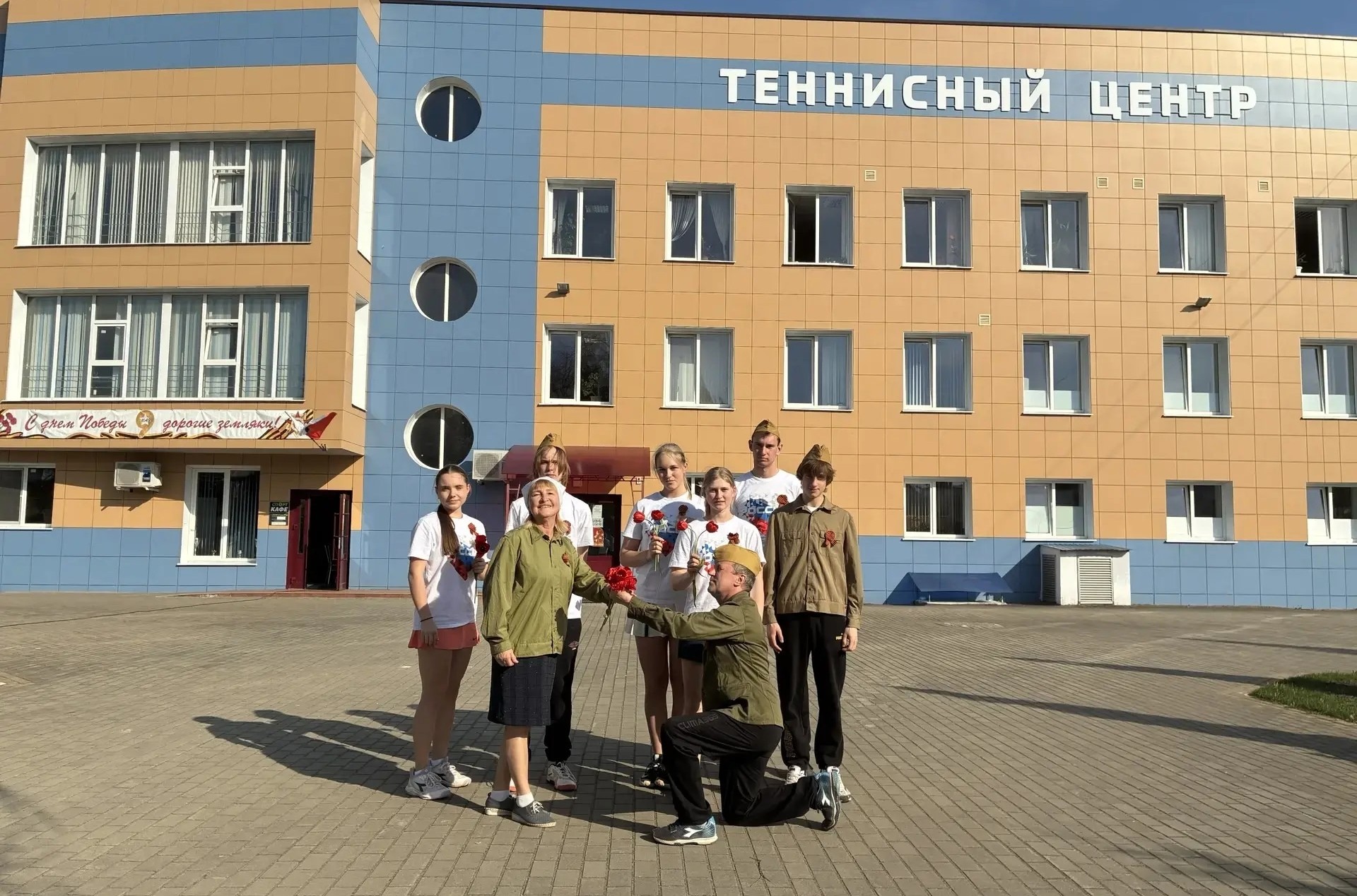 Брянские теннисисты поддержали флешмоб «Память хранит имена»