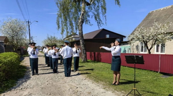 Росгвардейцы дали старт патриотической акции «Парад у дома ветерана» в Брянске