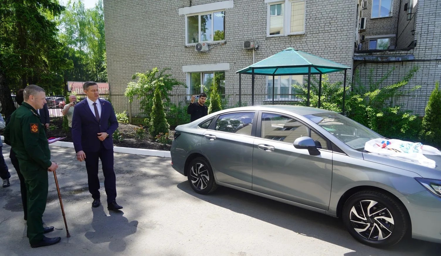 Пятый автомобиль героям: в Брянске продолжают поддержку ветеранов СВО