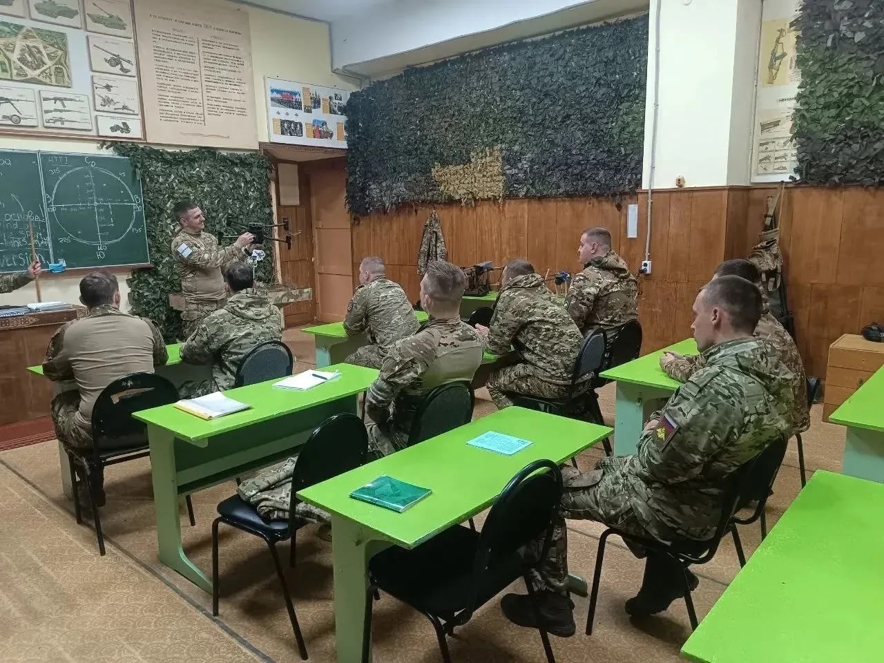 Врио губернатора Егор Ковальчук побывал в расположении бригады «БАРС-Брянск»