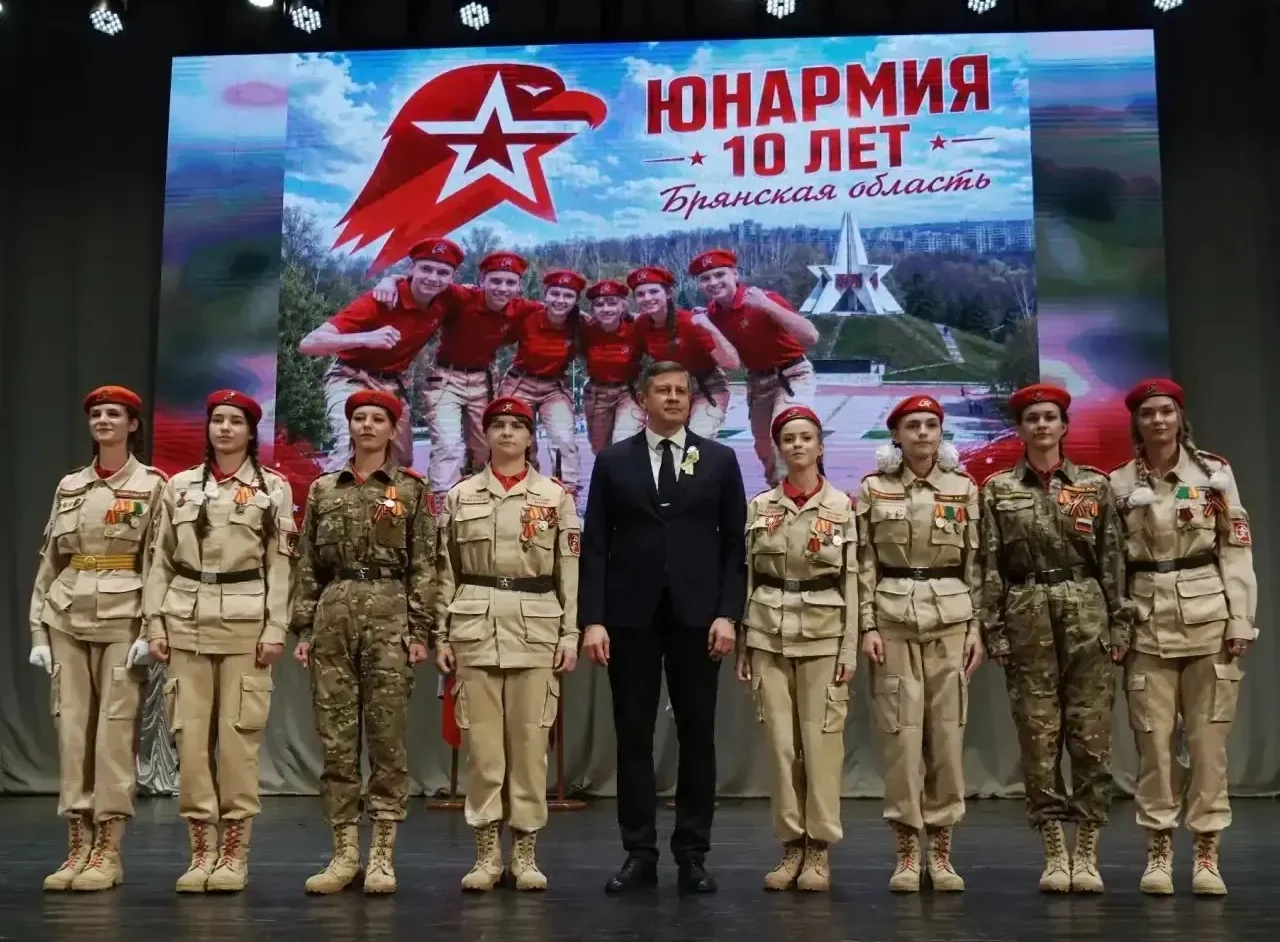 Брянские юнармейцы помогают ветеранам и семьям участников СВО