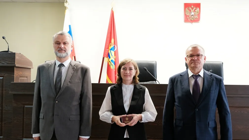 На Брянщине новым судьям вручили удостоверения